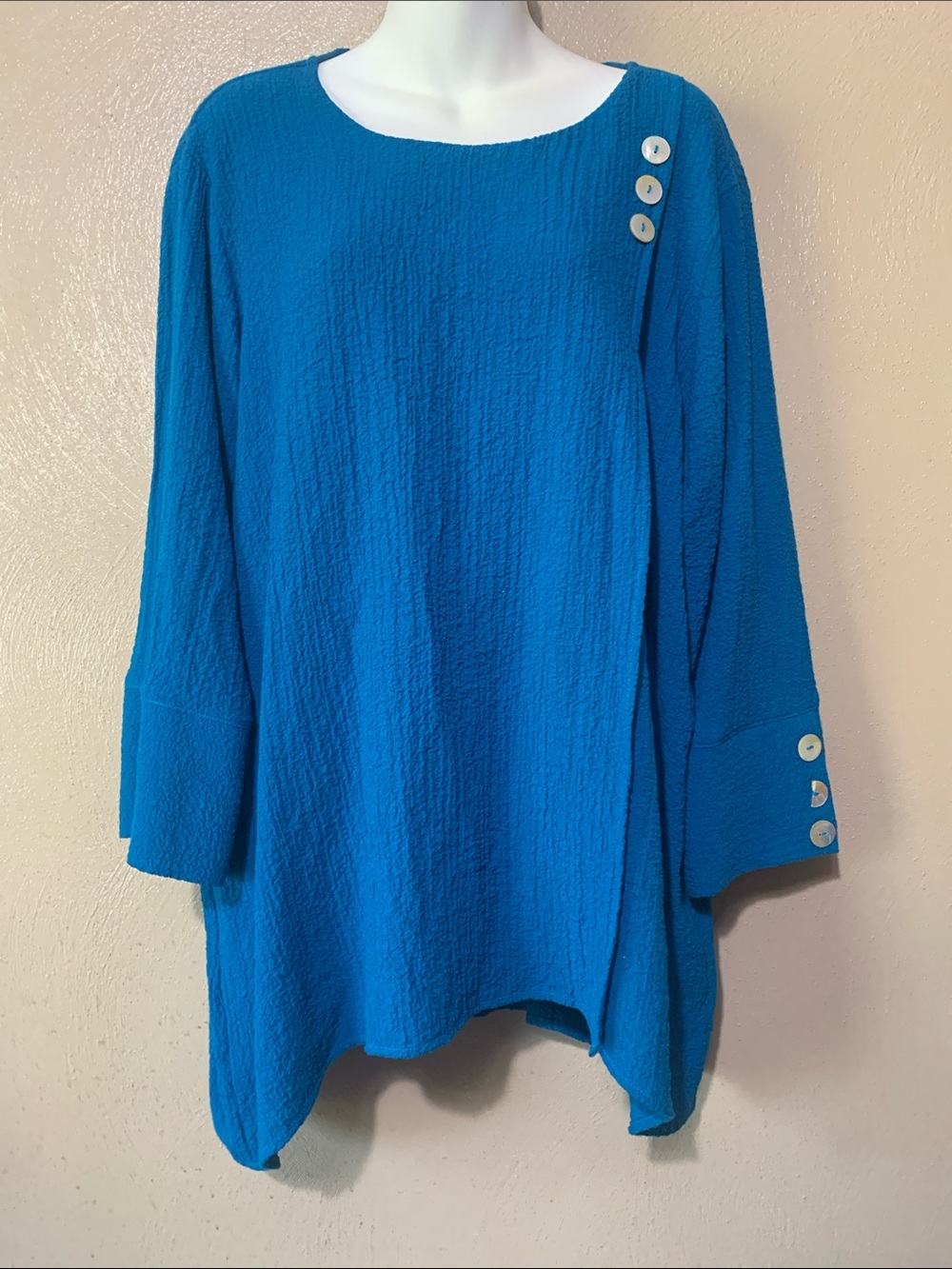 Ali Miles 1X  Teal Blue Scoop-Neck Tunic with Glassy Button Accents